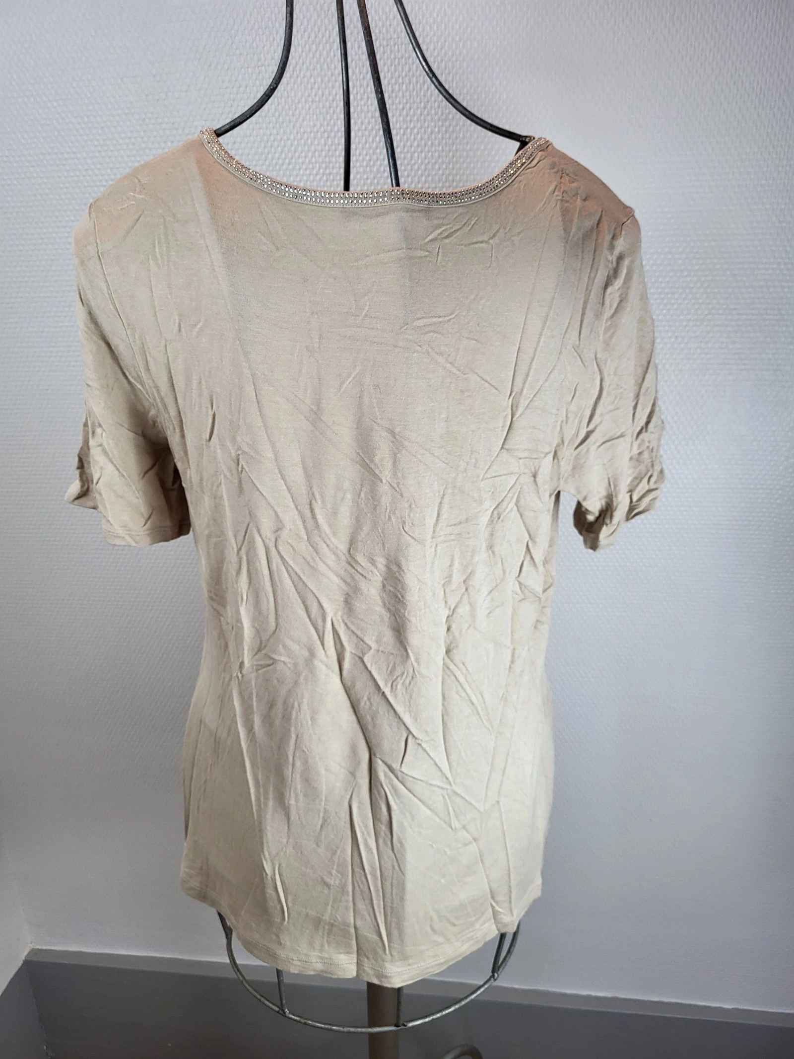 T-shirt beige nude col strassé Rodier – Taille 42 (XL) – photo 3